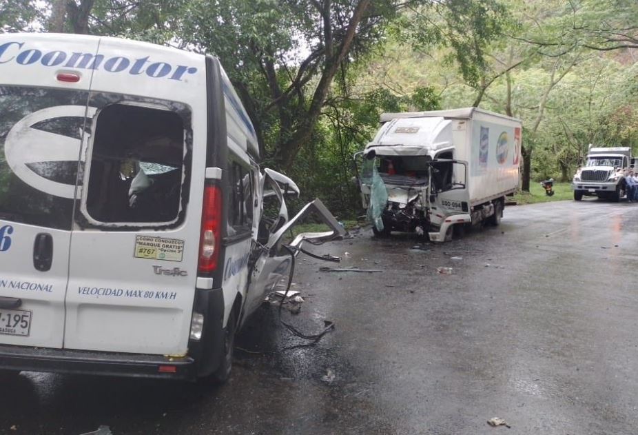 Nueve muertos dejó aparatoso accidente de tránsito en el Huila 
