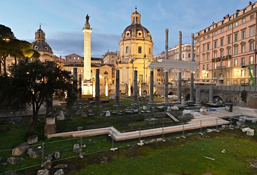 Roma restaura las imponentes columnas de la basílica de Trajano